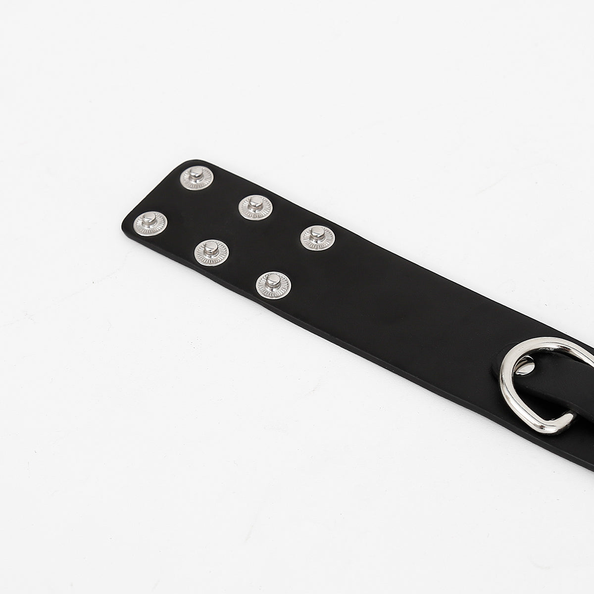 Hilaria -Halsband mit Nieten und Leine