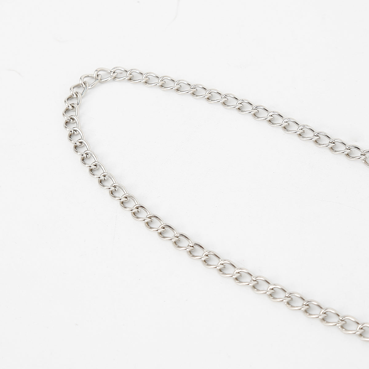 Hilaria -Halsband mit Nieten und Leine