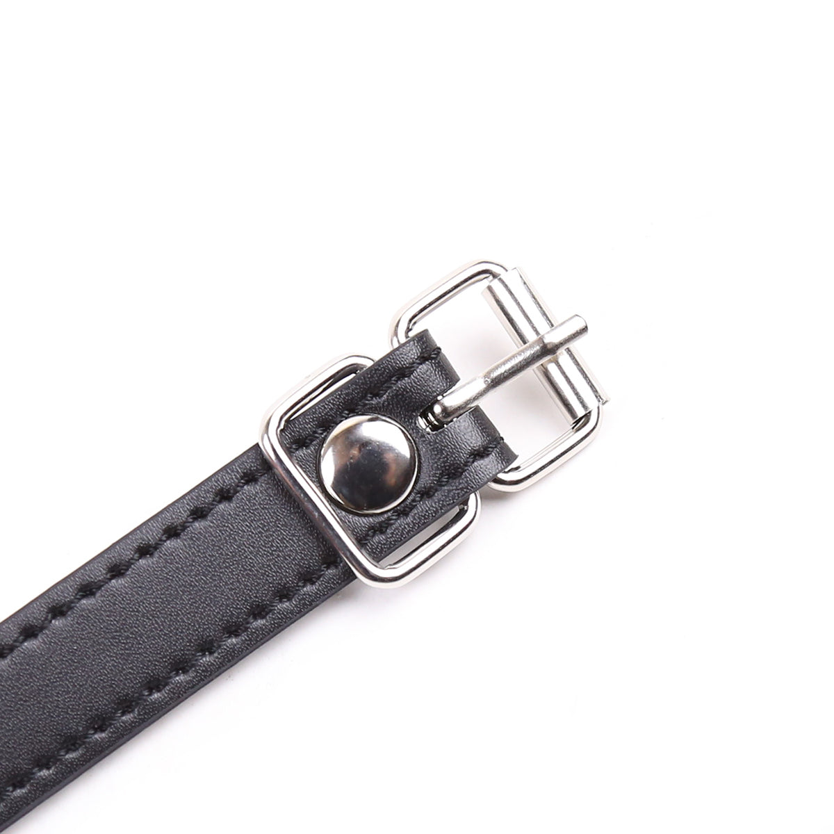 Elodie - Lippenknebel mit Pu Riemen